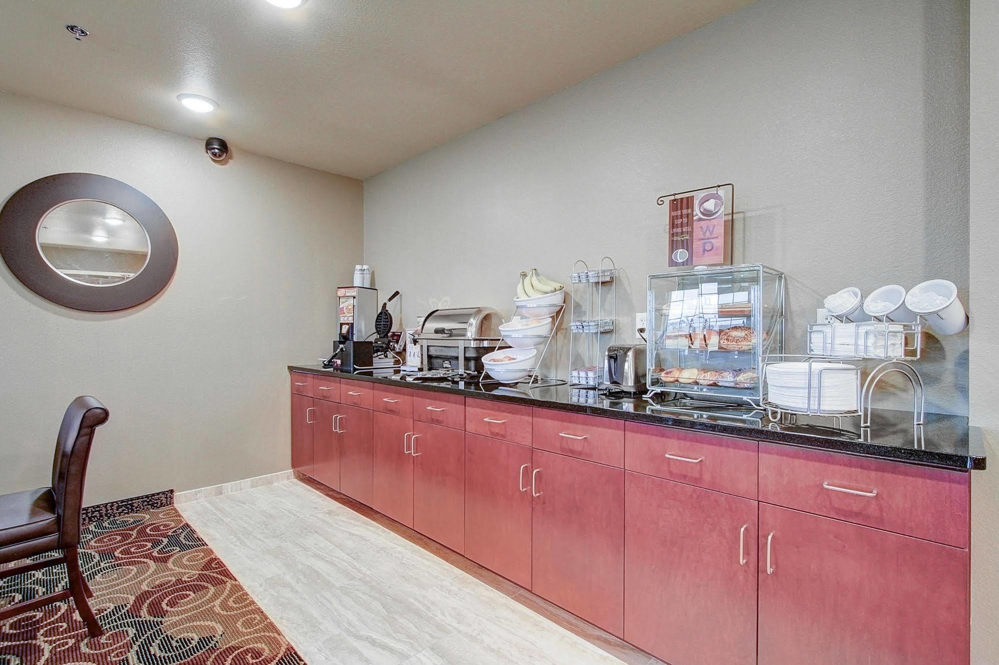 Cobblestone Hotel & Suites Pulaski/Green Bay Экстерьер фото
