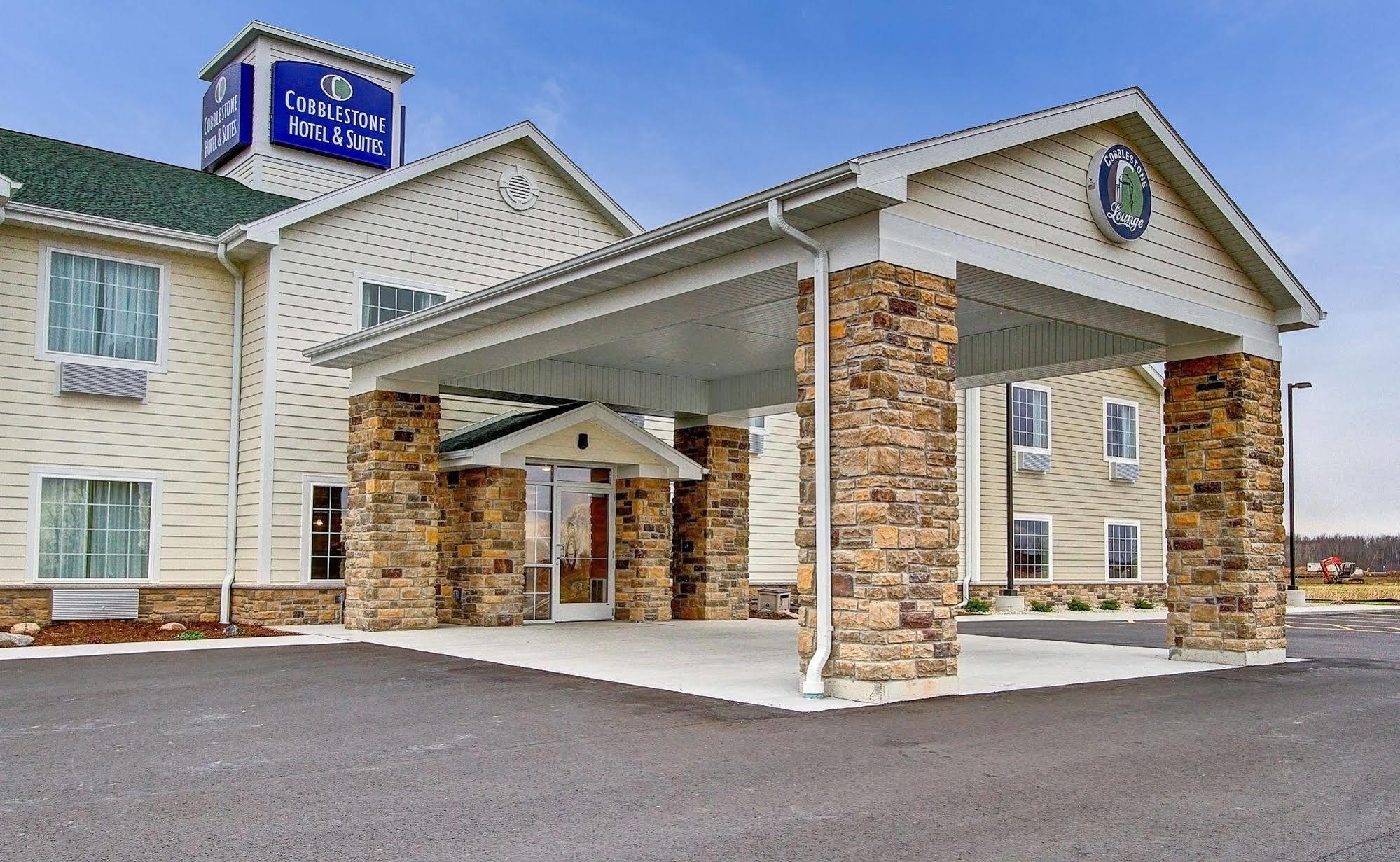 Cobblestone Hotel & Suites Pulaski/Green Bay Экстерьер фото