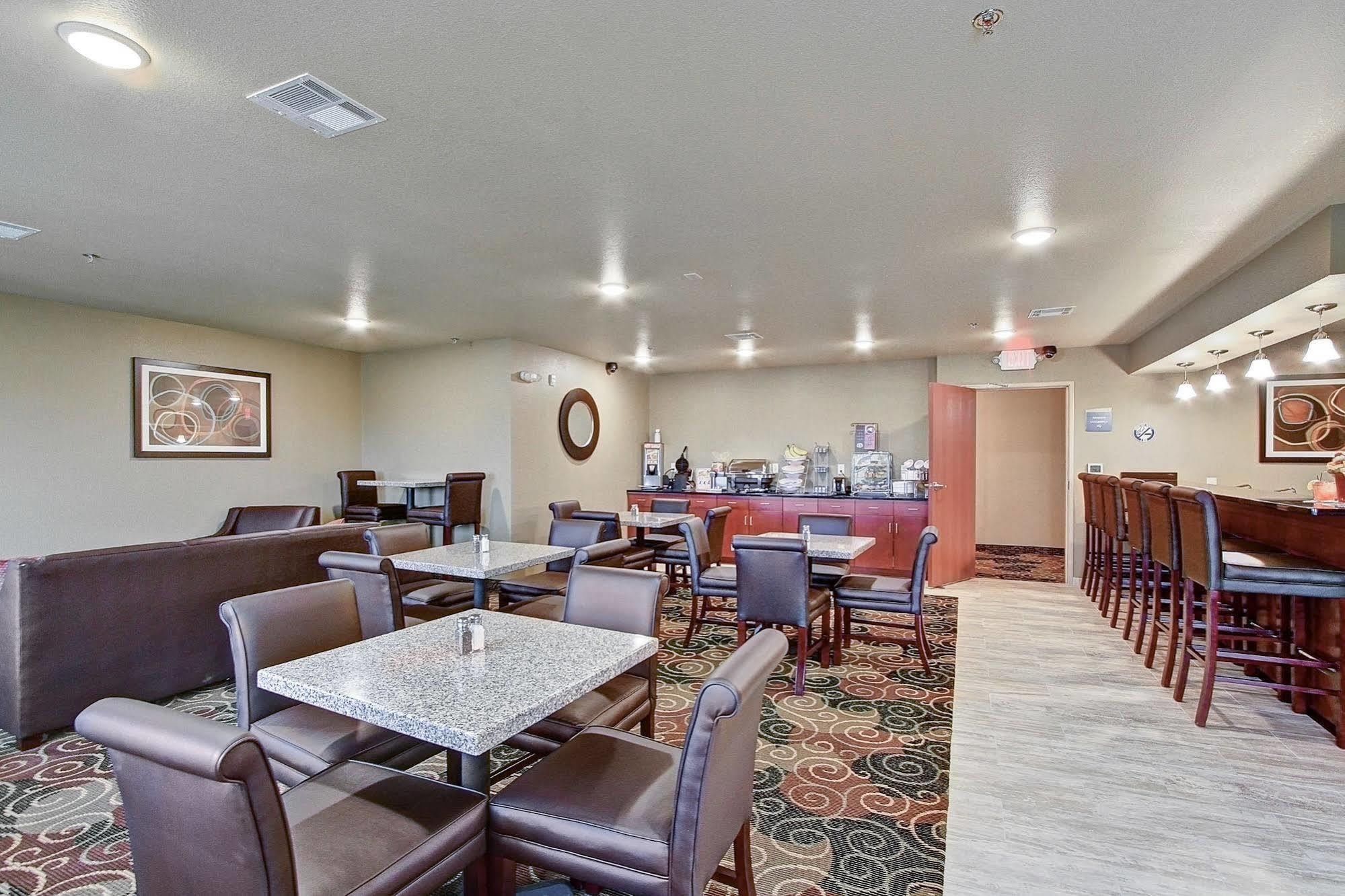 Cobblestone Hotel & Suites Pulaski/Green Bay Экстерьер фото