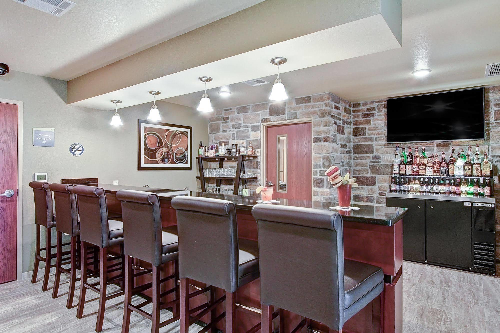 Cobblestone Hotel & Suites Pulaski/Green Bay Экстерьер фото