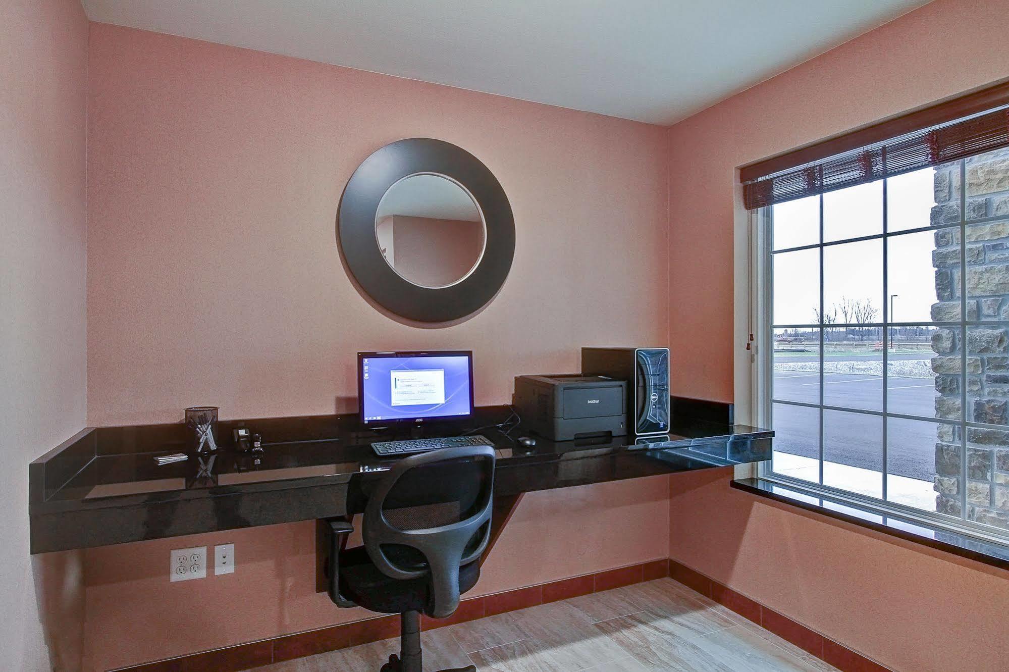 Cobblestone Hotel & Suites Pulaski/Green Bay Экстерьер фото