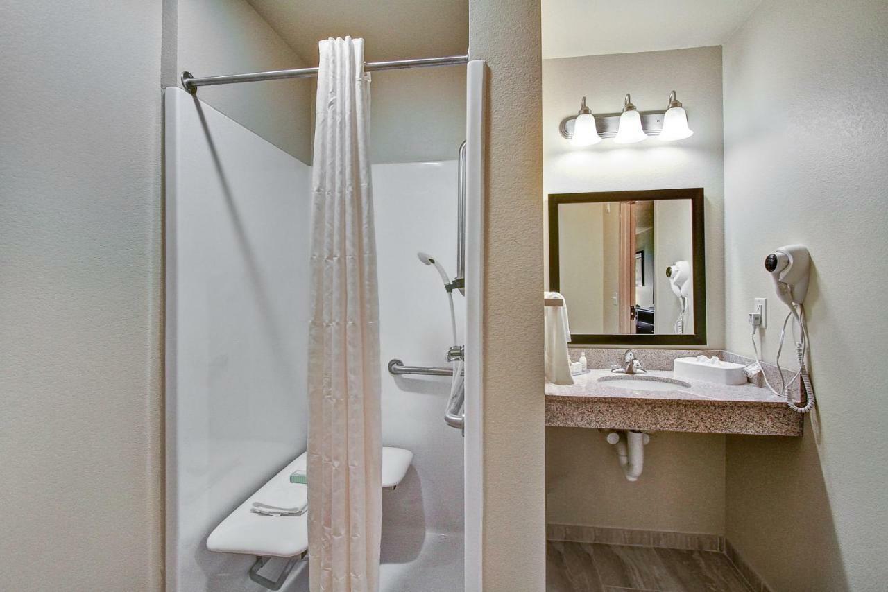 Cobblestone Hotel & Suites Pulaski/Green Bay Экстерьер фото