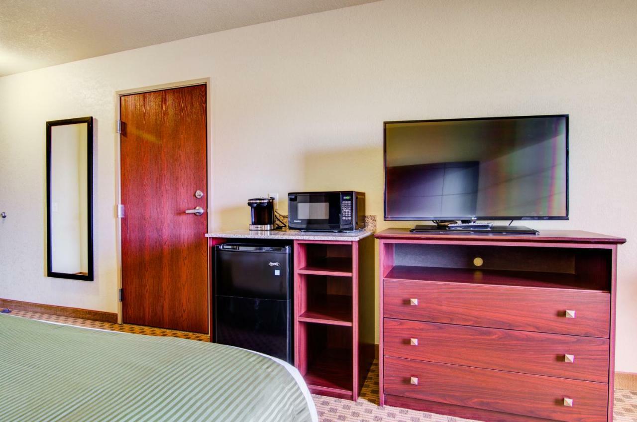 Cobblestone Hotel & Suites Pulaski/Green Bay Экстерьер фото